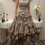 فستان سهرة فخم طبقات شيفون بتطريز يدوي وقصة كورسيه