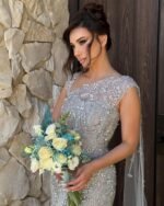 ⁦فستان سهرة خمري فاخر مطرز⁩ - الصورة ⁦3⁩