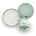 ⁦بودرة معطرة للجسم بزهرة الفريزيا من ميك اوفر22⁩ - الصورة ⁦2⁩