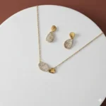 طقم زركون فاخر نسائي – سلسال وحلق أنيق لجميع المناسبات