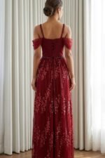 ⁦فستان سهرة خمري فاخر مطرز⁩ - الصورة ⁦3⁩