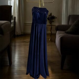 فستان جوخ بصدرية مطرزة