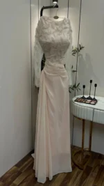 ⁦فستان سهرة بودري مطرز تول بأكمام طويلة⁩ - الصورة ⁦3⁩