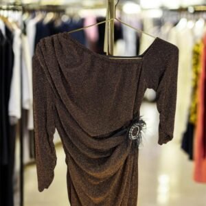 فستان جوخ بصدرية مطرزة