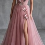 بانوه بتراكيب ورود اصليه بدرجة وردي هادئ