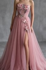 بانوه بتراكيب ورود اصليه بدرجة وردي هادئ