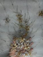 ⁦قطعة قماش سهرة أوف وايت مطرز ذهبي وكريستال⁩ - الصورة ⁦5⁩