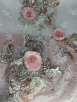 ⁦قماش دانتيل فاخر مطرز بورود ثلاثية الأبعاد وكريستال راقٍ⁩ - الصورة ⁦4⁩