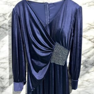 فستان جوخ بصدرية مطرزة