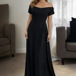 فستان جوخ بصدرية مطرزة