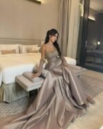 ⁦فستان سهرة شامبين فاخر بتصميم كورسيه أنيق⁩ - الصورة ⁦3⁩