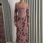 فستان سهرة وردي موف فاخر بتطريز يدوي فاخر وقصة أنثوية ملكي