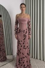 فستان سهرة وردي موف فاخر بتطريز يدوي فاخر وقصة أنثوية ملكي