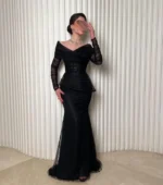 ⁦فستان سهرة أسود فاخر بقصة ميرميد⁩ - الصورة ⁦4⁩