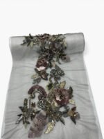 ⁦بانو فاخر فضي مطرز يدوي بتفاصيل ثلاثية⁩ - الصورة ⁦3⁩