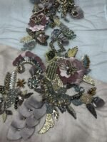 ⁦بانو فاخر فضي مطرز يدوي بتفاصيل ثلاثية⁩ - الصورة ⁦4⁩