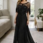 فستان جوخ بصدرية مطرزة