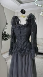 "فستان دانتيل وشيفون فاخر "