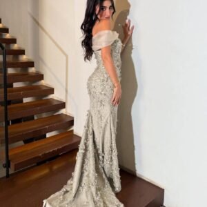 فستان سهرة موف لامع بقصة أوف شولدر أنيقة