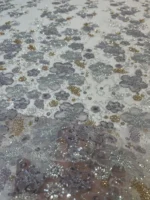 ⁦قماش تول "رمادي ملكي" بتطريز أزهار⁩ - الصورة ⁦2⁩