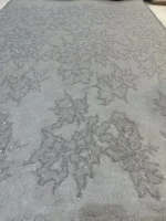 ⁦قماش تول "أبيض لؤلؤي" بتطريز أزهار⁩ - الصورة ⁦2⁩