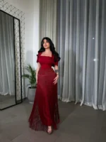 فستان سهرة أحمر فاخر بأكمام كاب