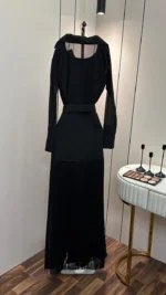 ⁦فستان سهرة أسود فاخر⁩ - الصورة ⁦2⁩