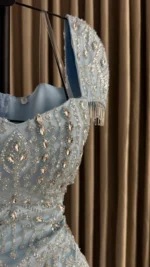 ⁦فستان سهرة سماوي فاخر⁩ - الصورة ⁦3⁩