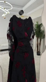 ⁦فستان سهرة فاخر باللون الأسود⁩ - الصورة ⁦2⁩