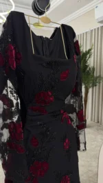 ⁦فستان سهرة فاخر باللون الأسود⁩ - الصورة ⁦3⁩