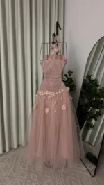 ⁦فستان سهرة تول بالورود الفاخرة⁩ - الصورة ⁦2⁩