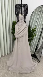 ⁦فستان سهرة رمادي منسدل⁩ - الصورة ⁦2⁩