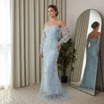 فستان سهرة أزرق مطرز بالورود الفاخرة