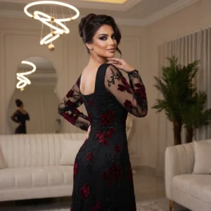 فستان سهرة فاخر باللون الأسود