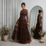 فستان سهرة بني من التول
