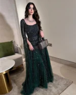 ⁦فستان سهرة أخضر زمردي⁩ - الصورة ⁦2⁩