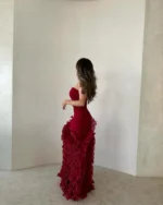 ⁦فستان سهرة أحمر كب فاخر⁩ - الصورة ⁦3⁩