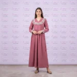 ⁦مريول مدرسي كويتي  وردي ابتدائي⁩ - الصورة ⁦2⁩