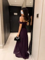 ⁦فستان سهرة باذنجاني أوف شولدر بليسه⁩ - الصورة ⁦3⁩