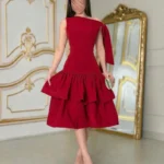 فستان سهرة أحمر ميد بكتف مائل